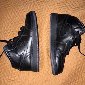 Black Nike Airforces